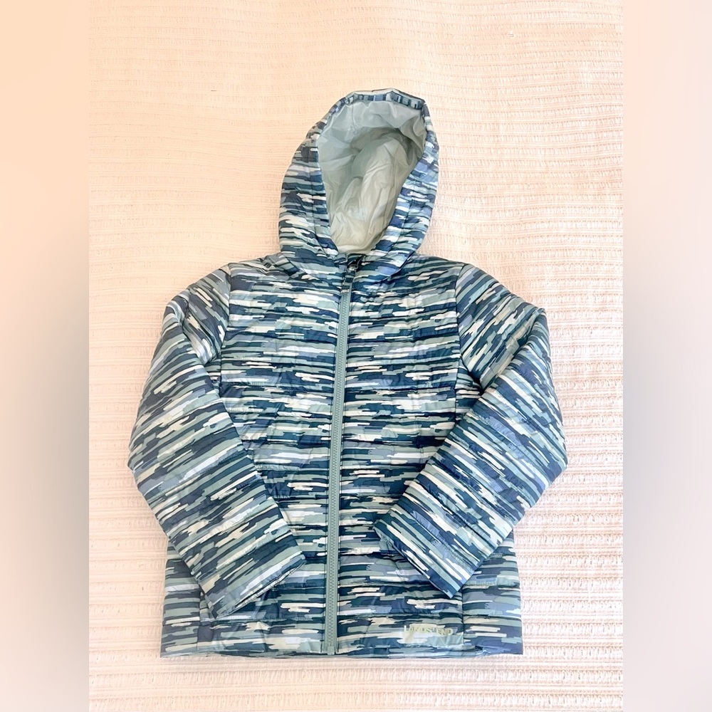 Land’s End blue/green light puffer jacket key/coat. Size 8. Great condition.